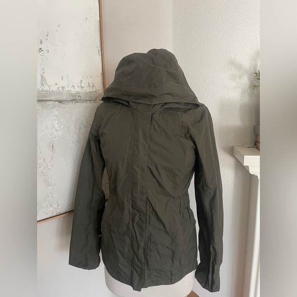 North Face Woman’s Jacket - Picture 1 of 6